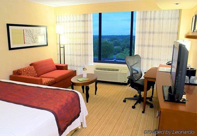 Courtyard By Marriott Silver Spring Downtown Hotel Room photo