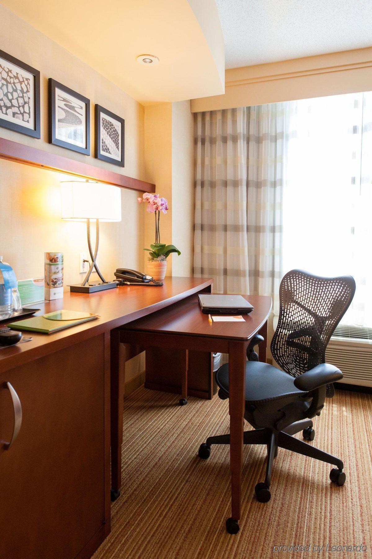 Courtyard By Marriott Silver Spring Downtown Exterior photo