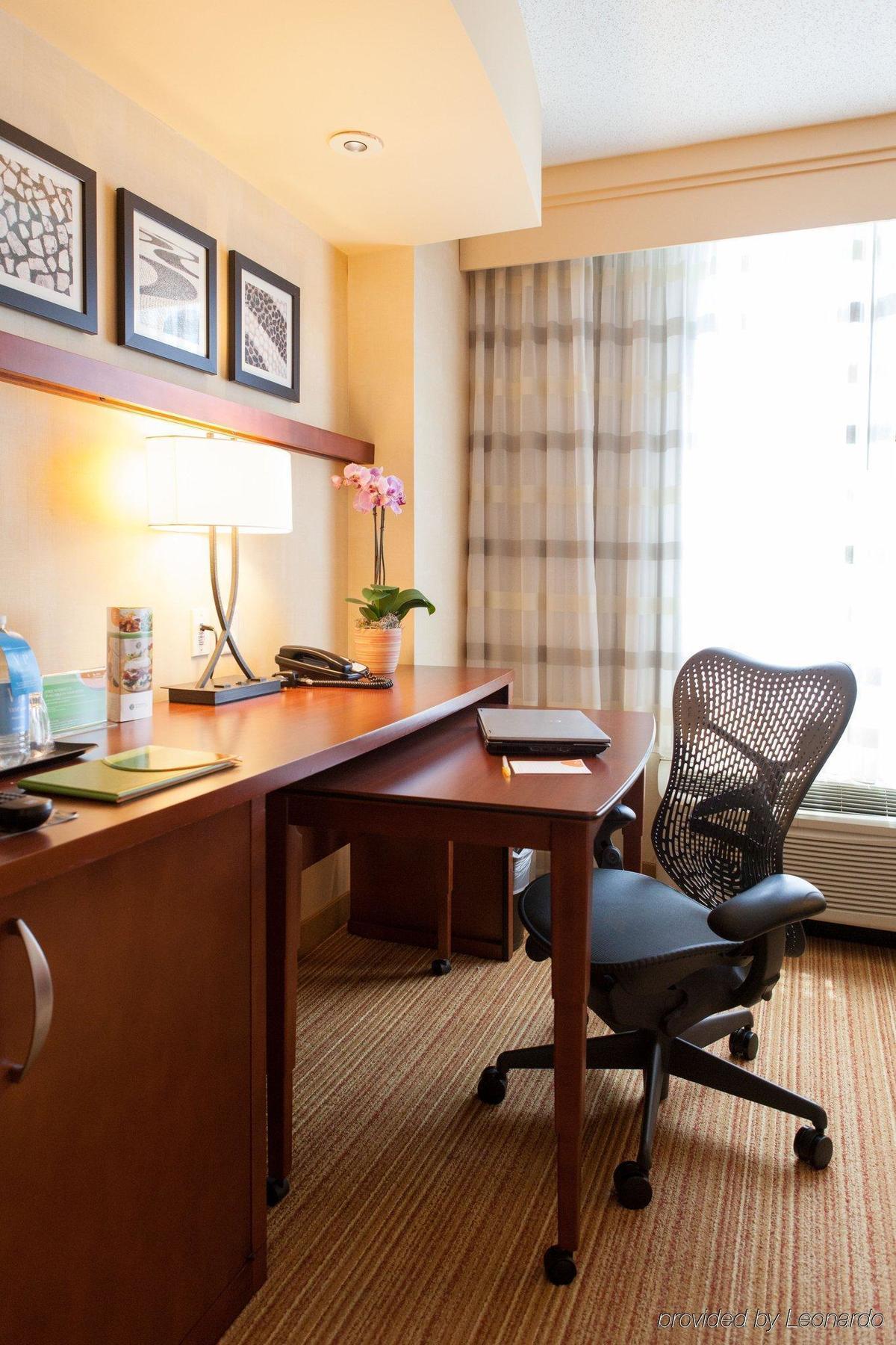 Courtyard By Marriott Silver Spring Downtown Hotel Exterior photo